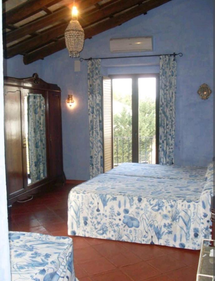 Casa Rural El Chorrillo Cazalla De La Sierra Exterior photo